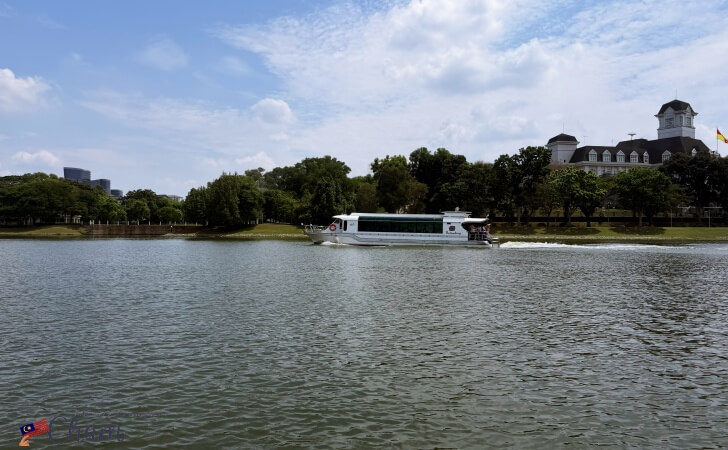 Cruise Tasik Putrajayaのクルーズボート
