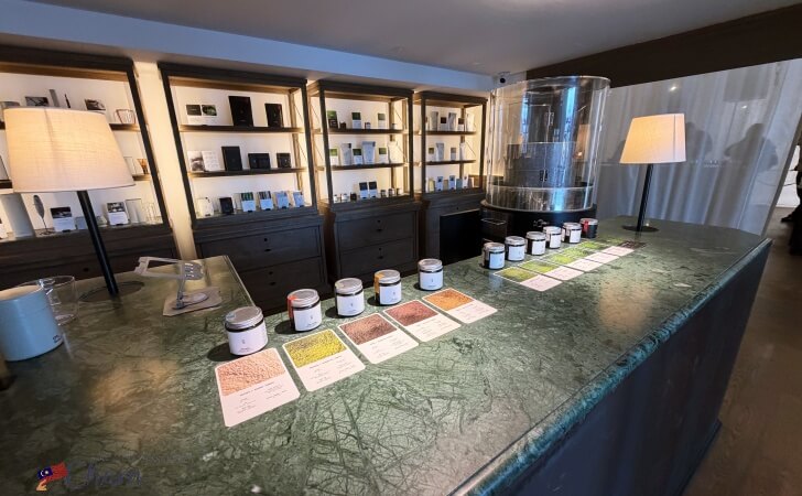 クアラルンプール旧郵便局内にオープンしたNiko Neko Matcha 6.0で販売されている抹茶やきな粉商品