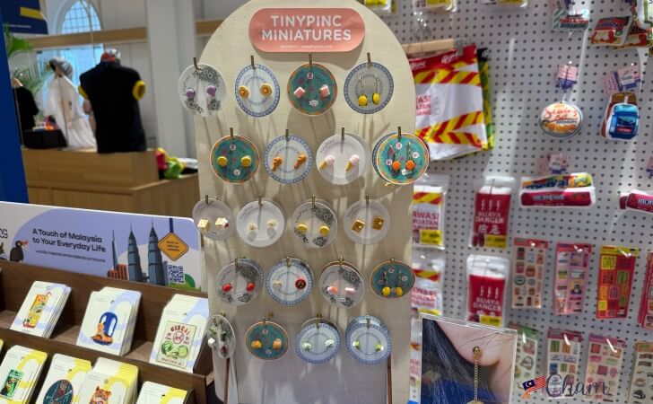 旧中央郵便局で販売されているTinyPincのピアス