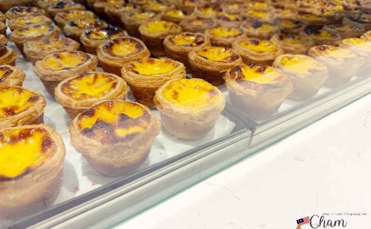 旧中央郵便局のオリエンタルコピのカウンターで販売されているエッグタルト
