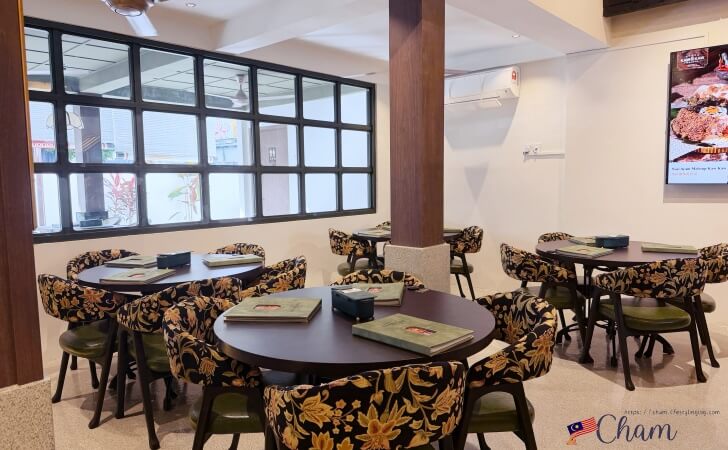 Kaw Kaw MalayaのJalan Kamuning店のテーブル席