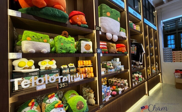 Kaw Kaw MalayaのJalan Kamuning店で販売されているグッズ