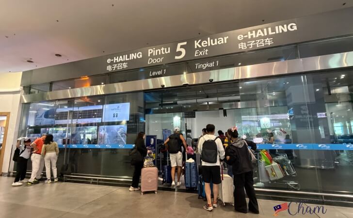 クアラルンプール国際空港ターミナル2のGrab乗り場(ピックアップポイント)