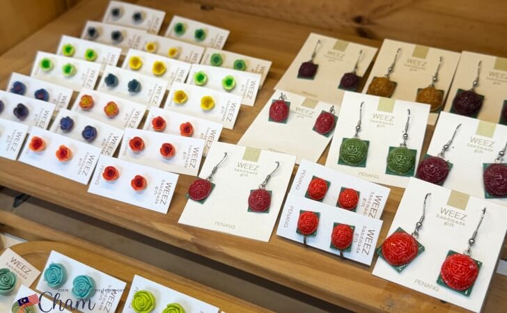 KIWEで販売されているWEEZの紅龜粿（アンクークエ）のピアスとイヤリング
