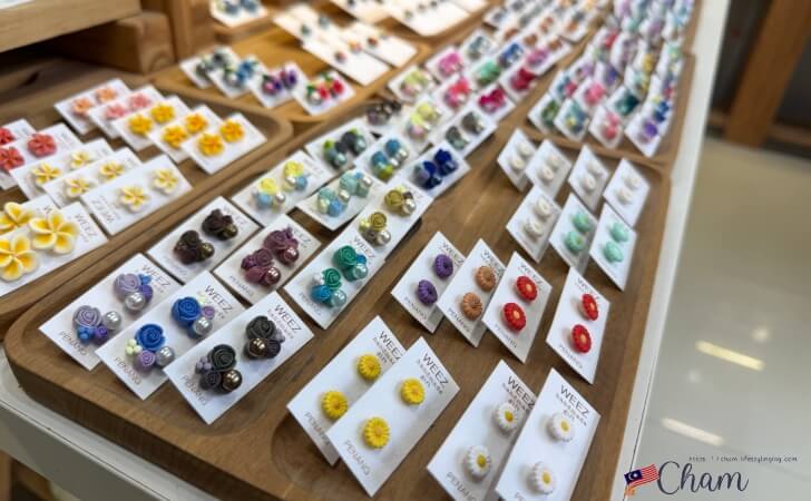 KIWEで販売されているWEEZのハンドメイドアクセサリー