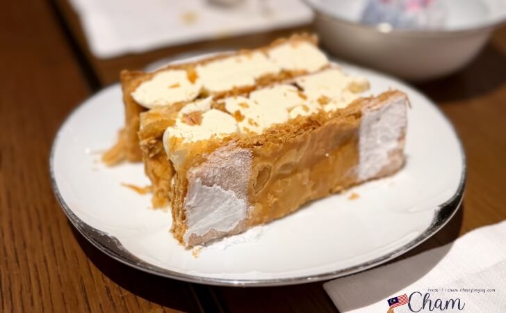 ペナンバニラクリームを使ったパークラウンジ看板デザートのミルフィーユ