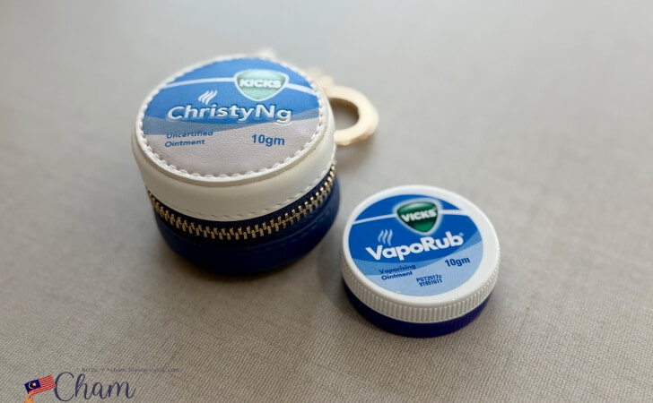 Christy NgのDispensary Blind Box CharmのKicks Christy Ngと本物のVicks