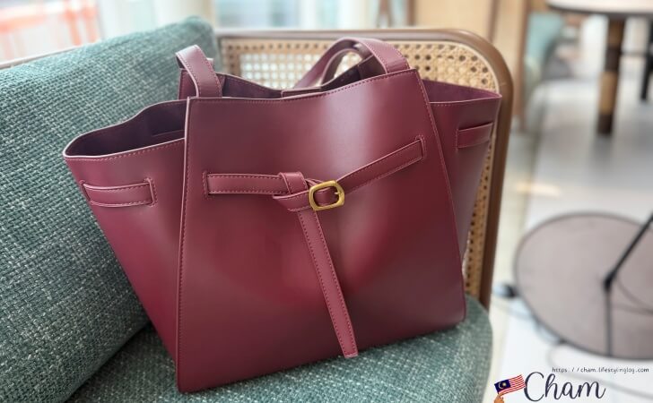Burgundy（バーガンディ）カラーのChristy Ngのオックスフォードトートバッグ