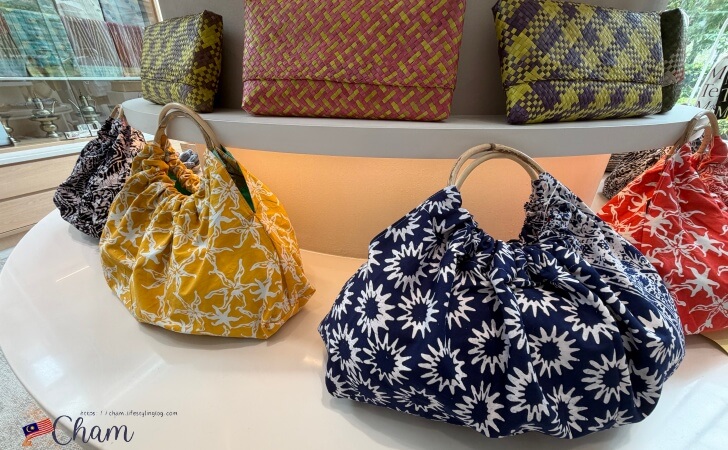 Merdeka Textile Museum Shop（ムルデカ テキスタイル ミュージアム ショップ）で販売されているバティックトートバッグ
