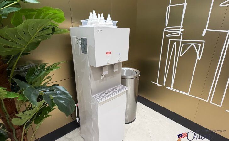 Watsons Plus（ワトソンズ プラス）のクラブラウンジにある給水機